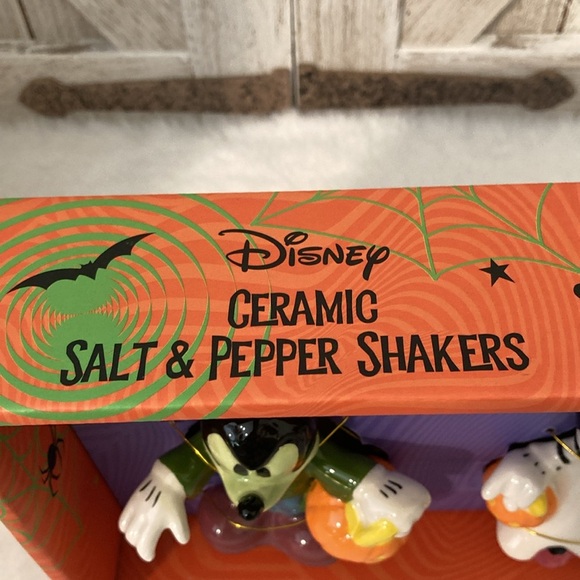 Disney Halloween Mickey and Minnie Mouse Shakers - Picture 4 of 7